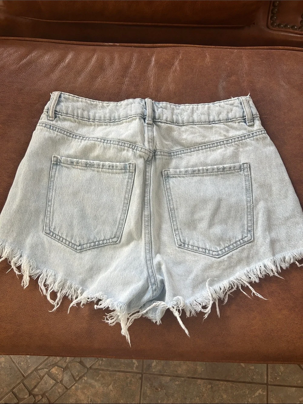 Garage denim Festival feature a high-waisted light blue jean, Size 28/07 - Picture 5 of 8